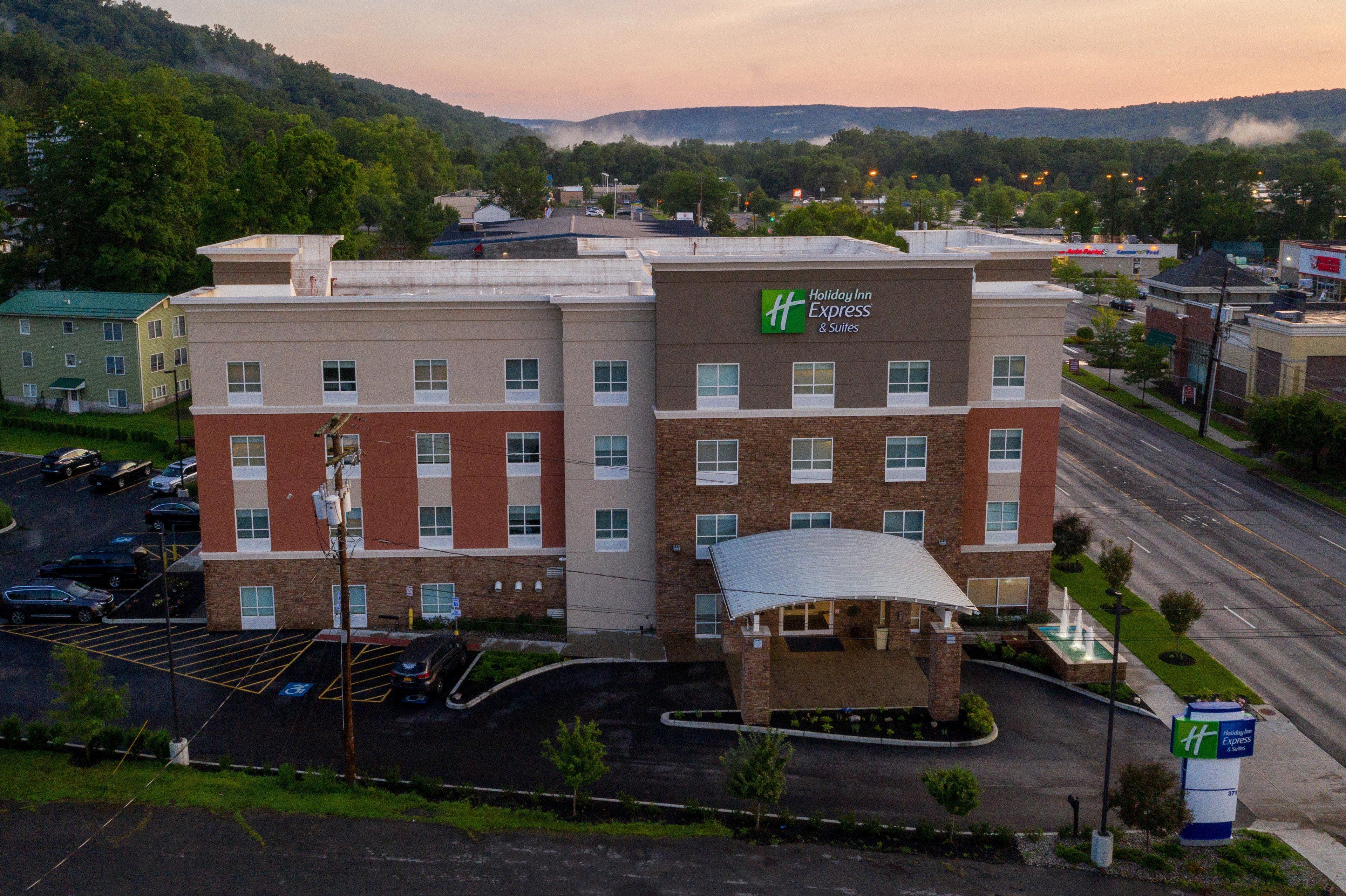 Holiday Inn Express & Suites Ithaca By Ihg Exterior foto